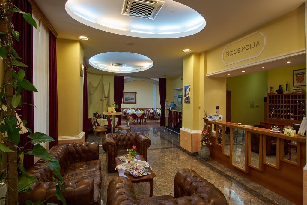 Hotel Vila Ruzica- Glavna Zgrada I Depandanse Криквеница Екстериор снимка