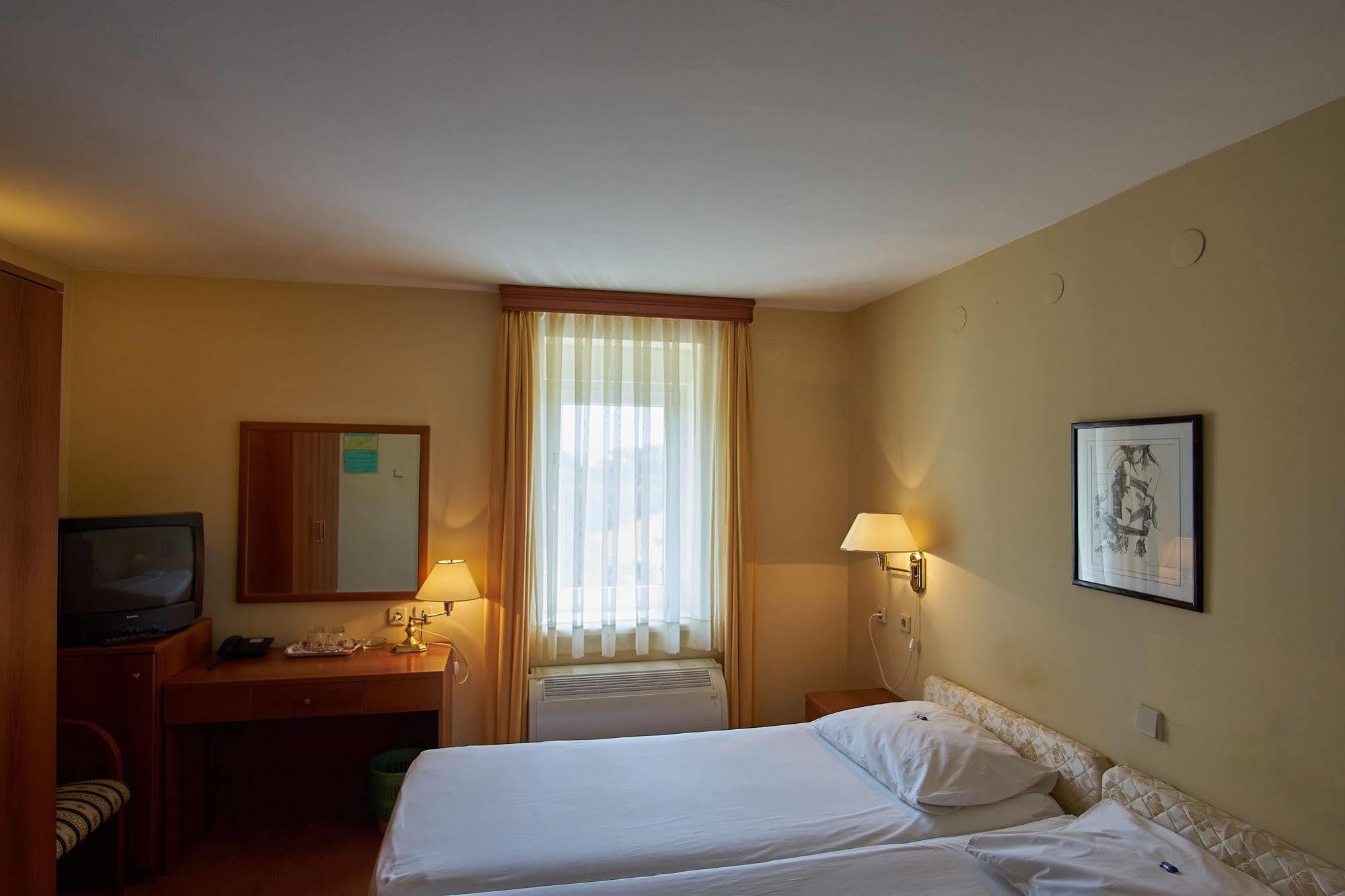 Hotel Vila Ruzica- Glavna Zgrada I Depandanse Криквеница Екстериор снимка